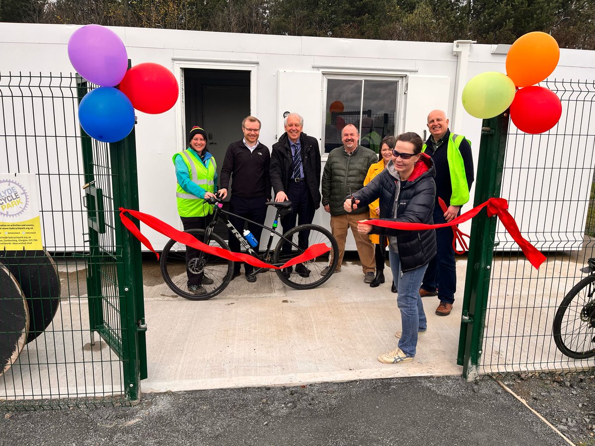 Many thanks to Lorna Gall of @PatersonsQuarri who opened our reception building today, made possible by a very generous donation from the firm. Great to welcome @MichaelShanks, @haughey_clare, @Robert4LibDems, Cllr Walter Brogan & Stephen Rees, all valued supporters of the Park/1