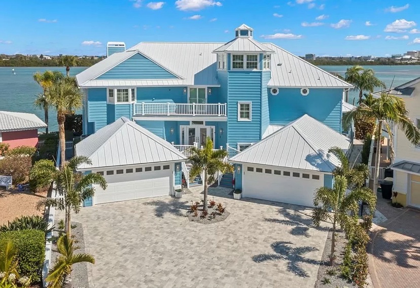 📍295 Bayside Dr, Clearwater, FL 33767 $5,999,000 Ready for your dream waterfront lifestyle? Call Tim Queen 727-452-2850 today for a private tour! 📞 #clearwaterbeach #beach #SaturdayMorning #SaturdayVibes #luxurylifestyle #luxuryhome #yacht 
#waterfrontproperty #tampabayhomes