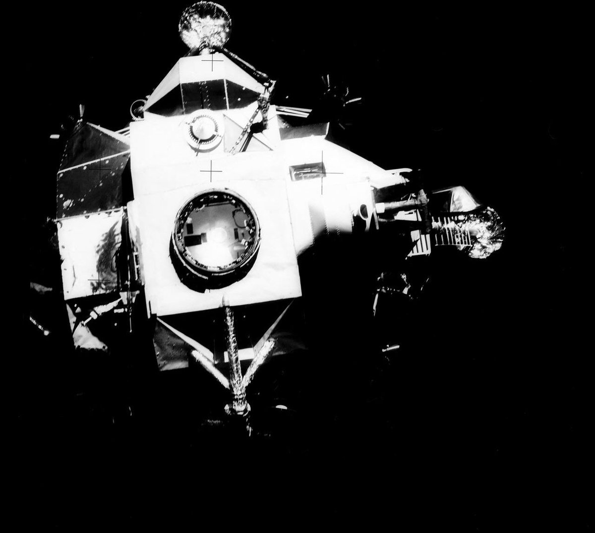 airandspace's tweet image. Houston, we've had a problem.

Today in 1970, an explosion in an oxygen tank damaged the #Apollo13 spacecraft, leaving the crew to circle the Moon and return to Earth without a lunar landing.