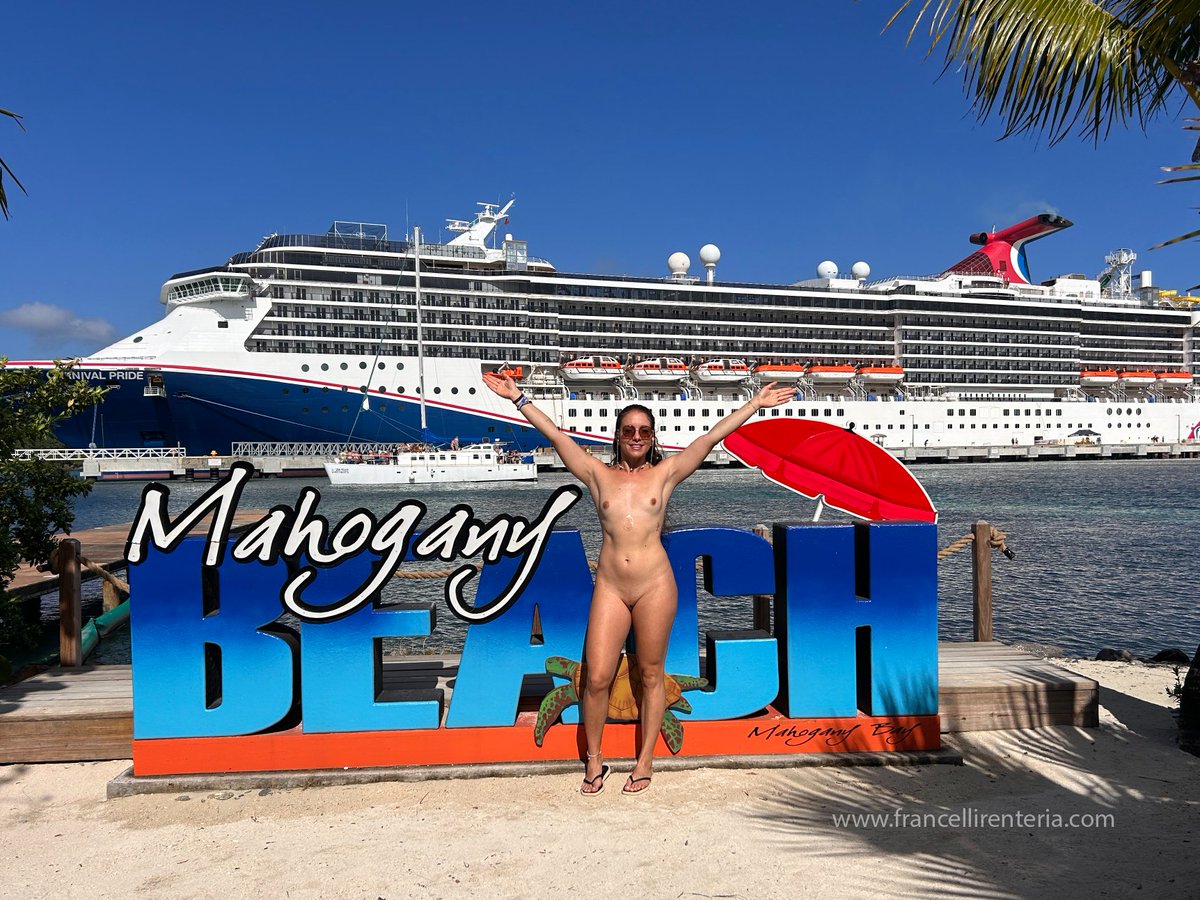 Francelli_R's tweet photo. ⭐️Nueva galería⭐️ del día que llegamos a la isla de Roatán en Honduras, toda la isla para nosotros, esa vez hicimos snorkel y estuvimos en la playa disfrutando de la mejor manera que se puede; al desnudo. 
Link a p4tr30n aquí ��️ https://t.co/d9SfQIBslP https://t.co/z4V8xS71t0
