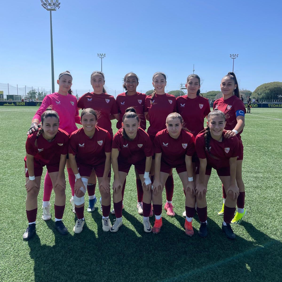 CANTERA | Nuevo triunfo de las cadetes de @ManuelBuzonB en la 1ª Andaluza Femenina Cadete a domicilio este sábado: @Cadiz_CFFem 0-7 #SevillaFCFem Cadete ⚪️🔴 ⚽️ Rosalía (3), Parra, Carlota, Gisella y Rocío. 💪🏻 #CanteraSevillaFC