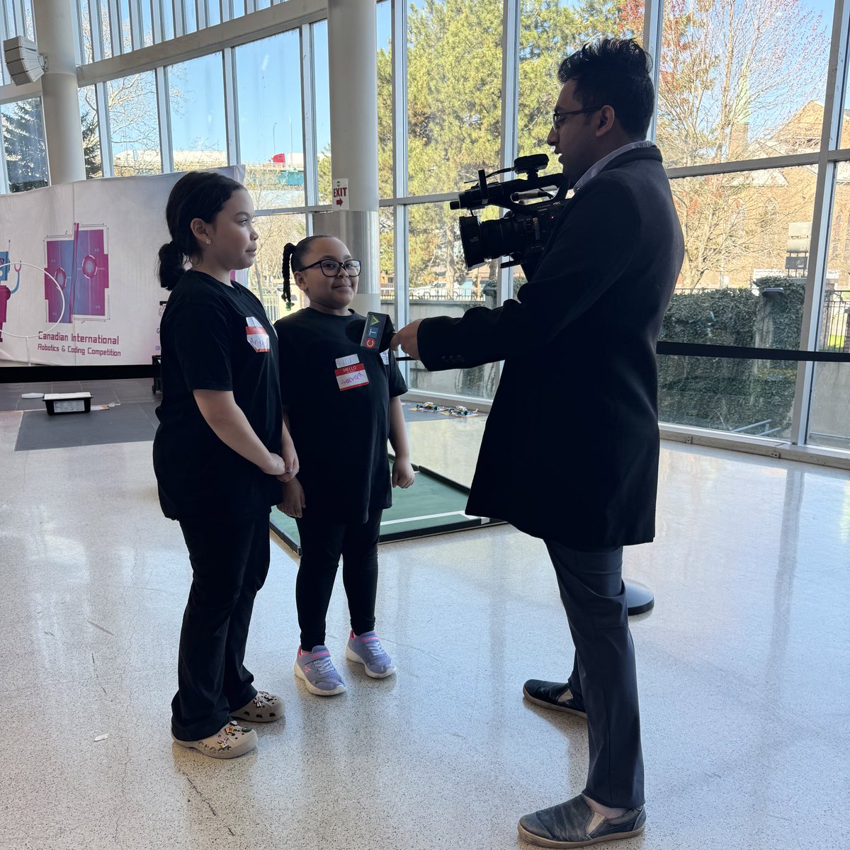 UnitedWayWECK's tweet photo. Weโre so excited to cheer on Ignite Academy students today as they compete in their first robotics & coding competition #GenioTech ๐ค https://t.co/Sslkqa5PBB