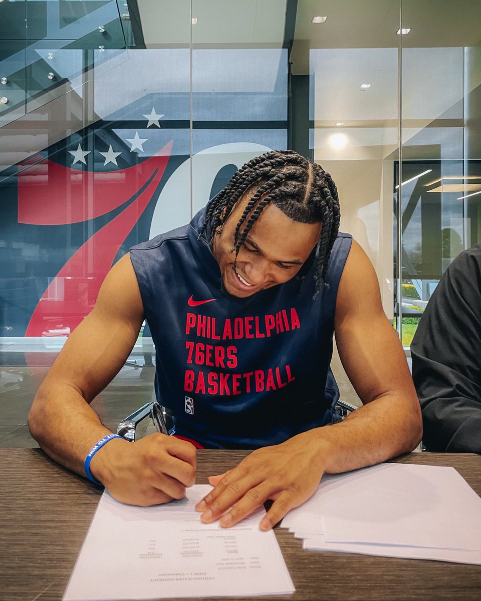 sixers's tweet photo. officially official. ✍️

@Rickythe4th 🤝 @dmorey https://t.co/mDV0qSXh7k
