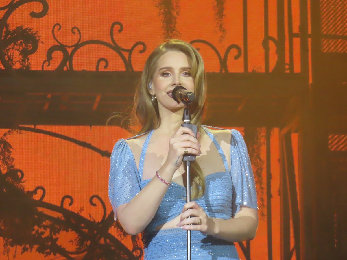 venicedotcom's tweet photo. de no creer lo hermosa que estaba lana https://t.co/mHkiVnoC9S