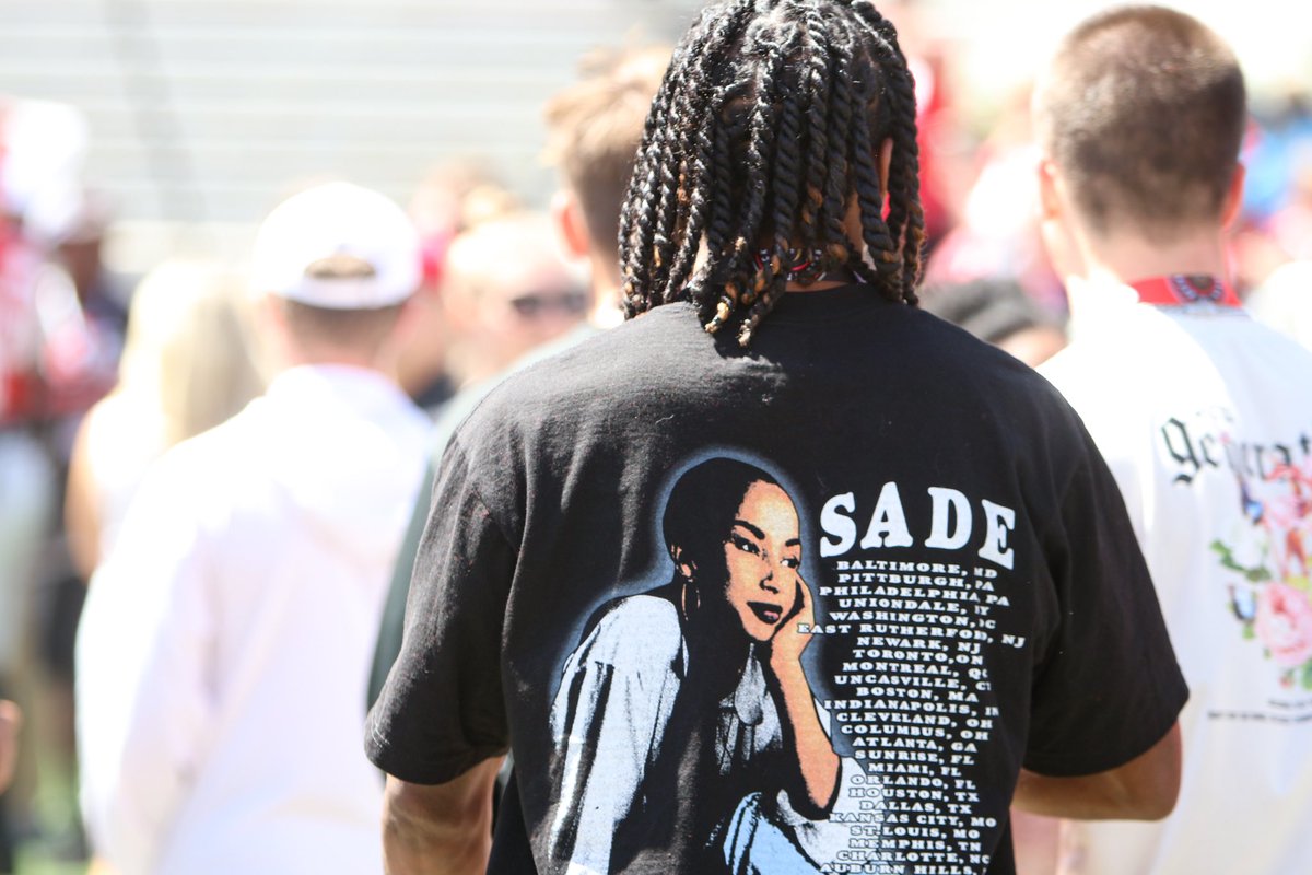 Dijon Lee can really cover. He’s one of the top cornerbacks in the class of 2025… This shirt shows he knows music. Showing love for the legendary Sade at G Day.