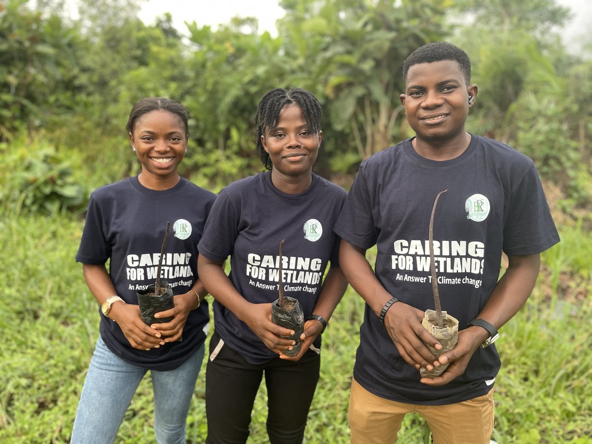 🏞️Discover the inspiring restoration story of Anna Obi Akpe, one of the @GlobalLF 2024 #wetlands Restoration Stewards, as she and her team embark on a journey into the heart of mangroves in Calabar, 🇳🇬🇷 Nigeria. #ThinkLandscape @ClementOko30 Learn more: bit.ly/3vGOYJ7