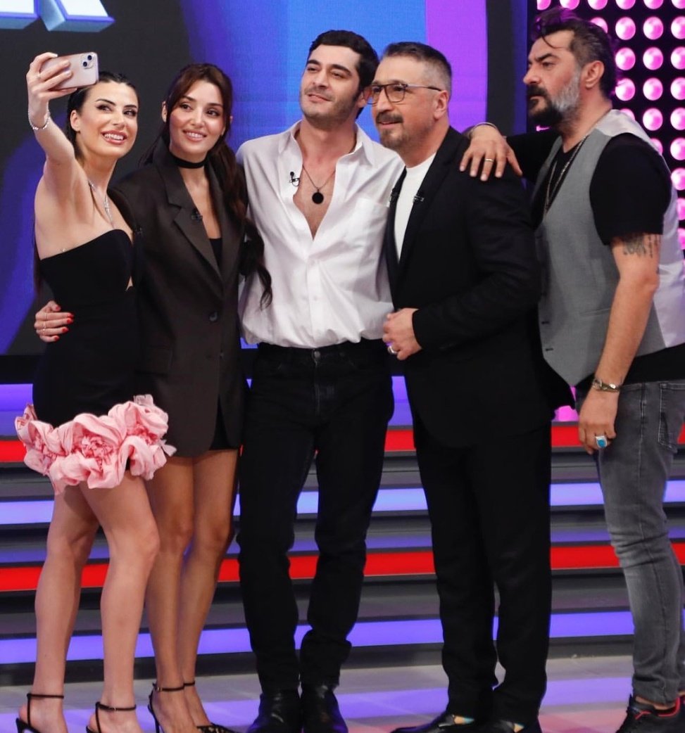 #ailecekçarkıfelek programından hatıra 😍

#HandeErçel  #BurakDeniz  #CemDavran  #CelilNalçakan