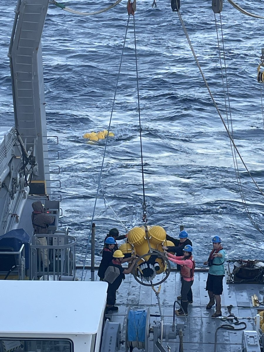 Another successful #OceanicFluxProgram cruise with the recovery and redeployment of the OFP mooring onboard the RV Atlantic Explorer with its outstanding crew! The 45+ time series of particle fluxes continue! @MBLScience @BIOSstation @NSF