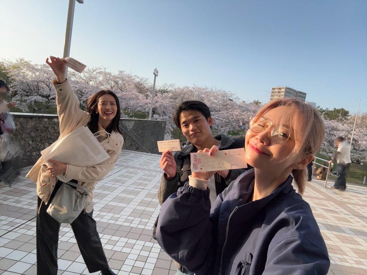 ayasachan_'s tweet photo. ひなた、卒業おめでとう🌼💎
念願叶って夕凪メンバーと
現地で観ることができました。

初めてひなたのアイドル姿を観たのですが
しなやかで美しくてキラキラしていて
グループへの愛が溢れていて
1曲1曲素敵で
私は終始ボロ泣きでした。笑

これからのひなたが本当に楽��み🌸
#本間日陽卒業コンサート https://t.co/lnkCPI5KT8