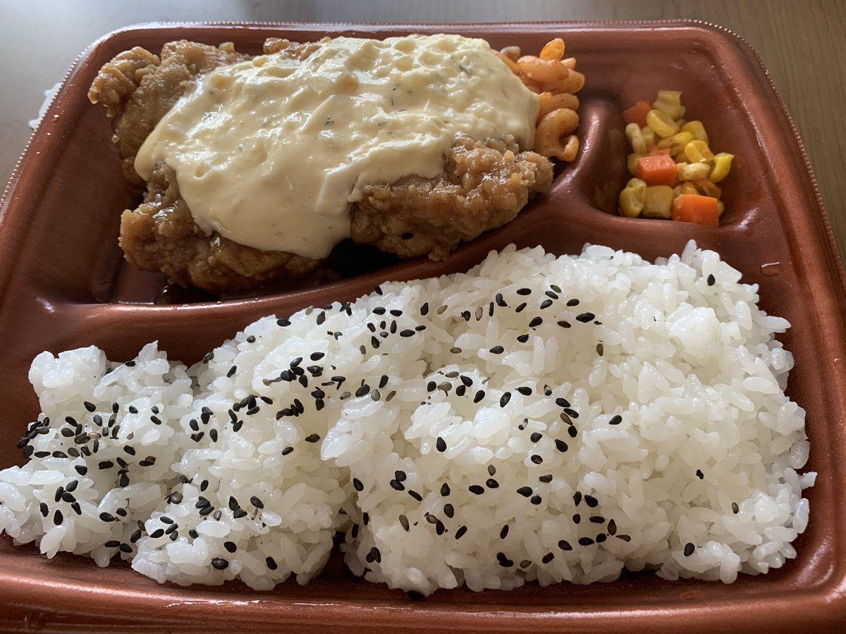 shingengoHAHIME's tweet photo. @YoshiTasu0522 このお弁当食べて元気出したほうが良いよ https://t.co/auUMPTbkFb