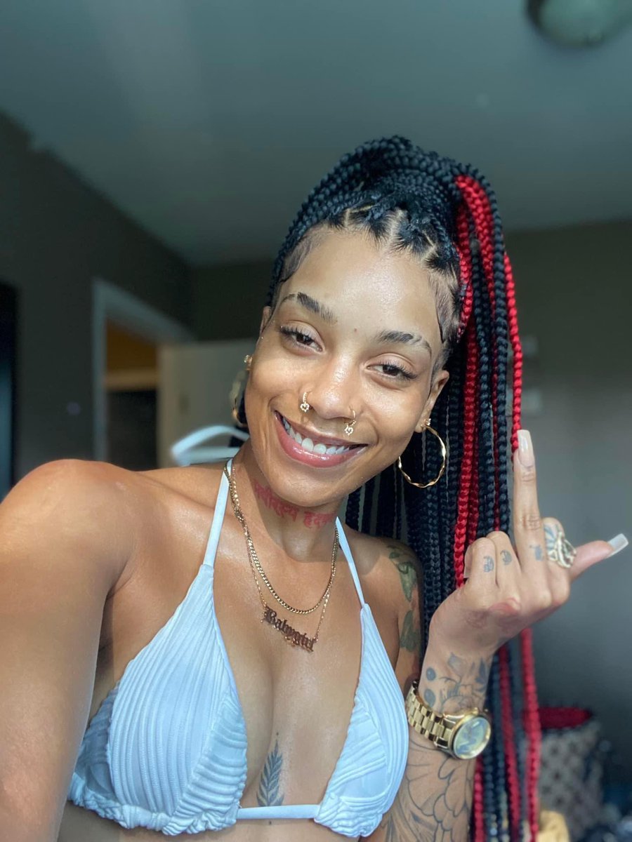 NaeJanai28's tweet photo. Happy 25th birthday to my lil sister aka lil luciferrrrr 😭😭😭 child think she somebody parent lol but I hope you have a great day today 🥰🥲🤭🩷🤞🏽🎊🍾🎉🎈 get whyte boy wasted https://t.co/rDSsoK6OQo