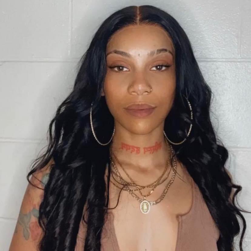 NaeJanai28's tweet photo. Happy 25th birthday to my lil sister aka lil luciferrrrr 😭😭😭 child think she somebody parent lol but I hope you have a great day today 🥰🥲🤭🩷🤞🏽🎊🍾🎉🎈 get whyte boy wasted https://t.co/rDSsoK6OQo