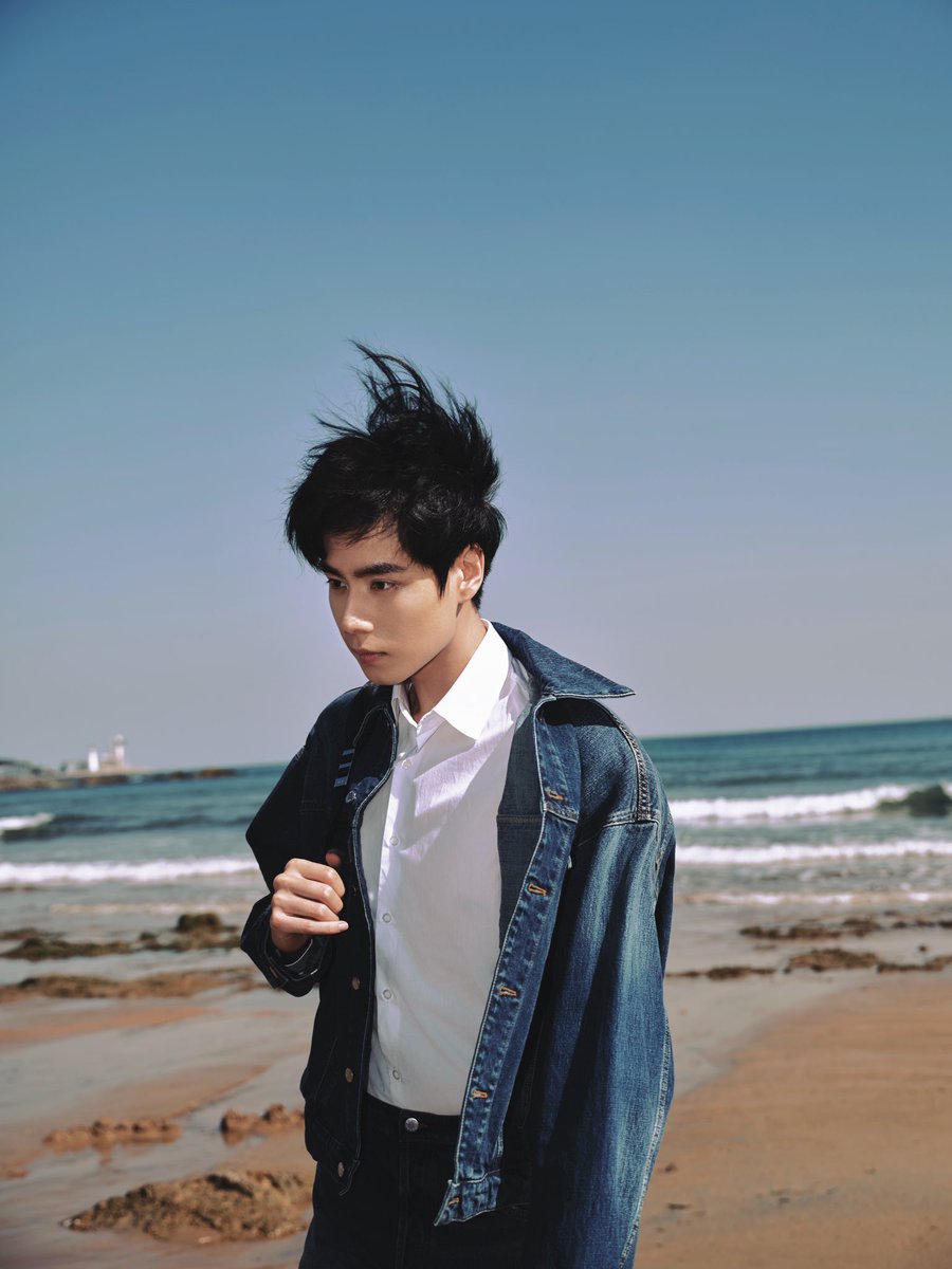dramapotatoe's tweet photo. #HuYitian for Prada https://t.co/CmYQNWk4gw