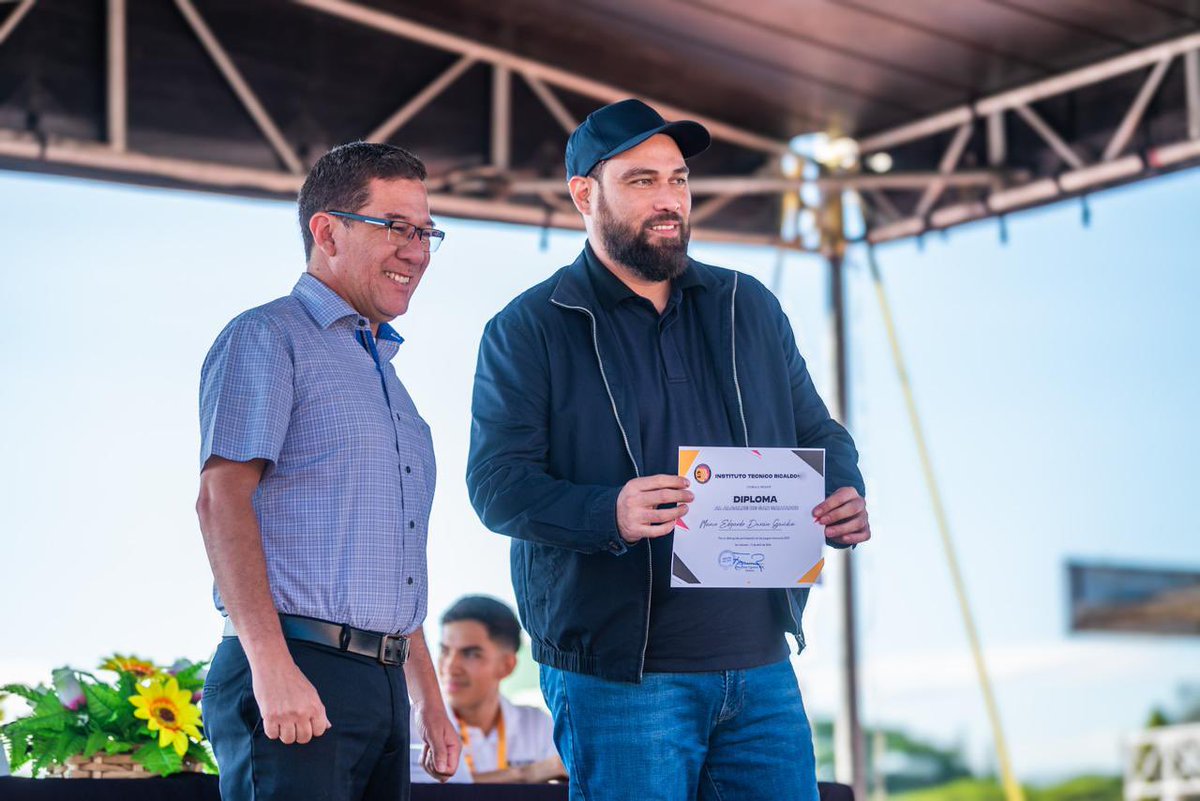 El Alcalde @marioduran participa en la mañana deportiva del Instituto Técnico Ricaldone, donde es el invitado de honor y el encargado de juramentar a los deportistas que participarán. Estamos listos para acompañarlos en este día tan especial para cada alumno. ¡Que comience el…