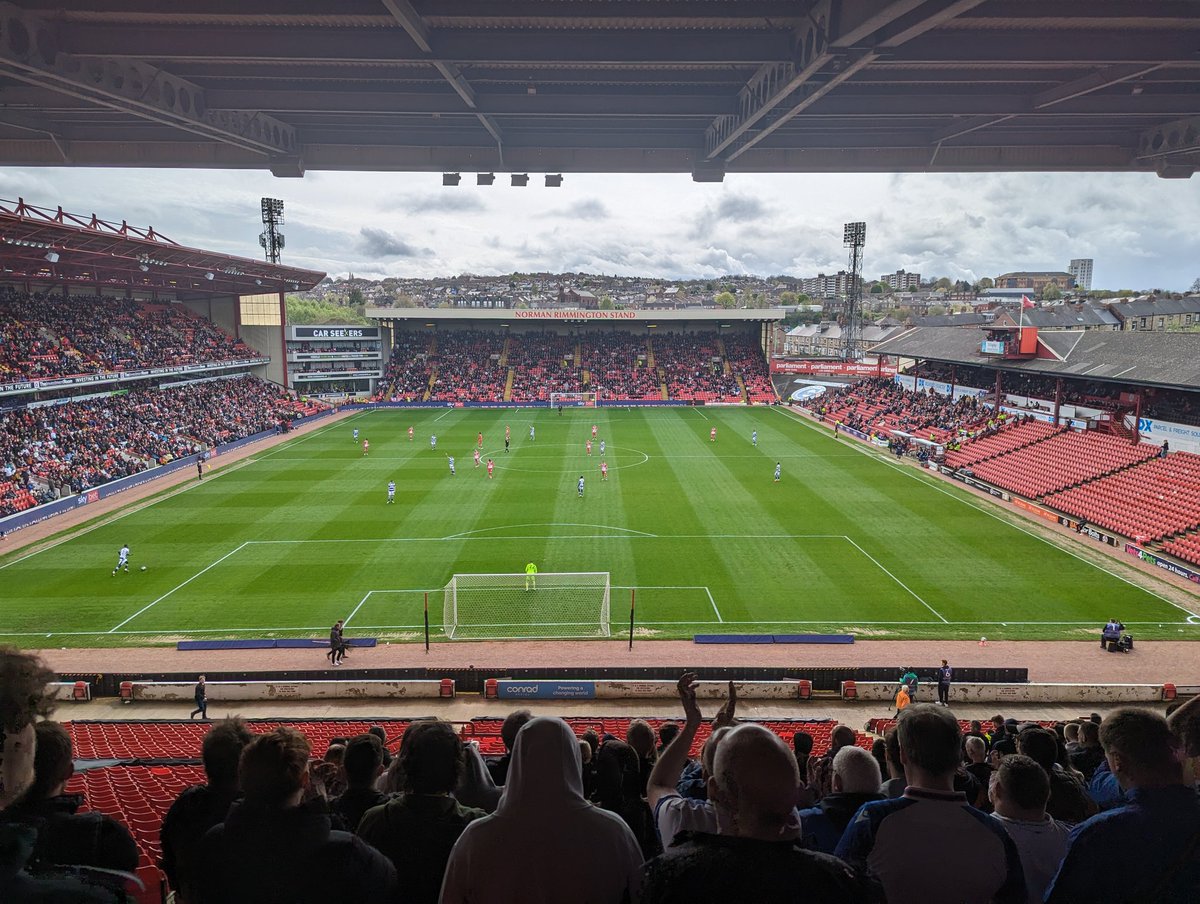 Analytics1871's tweet photo. HT 1-1

Frantic, entertaining game that we've probably had the better of but chances at both ends. Barnsley using width and overloads reasonably well; we're so dangerous in transition.

More corners like the first please boys.

#ReadingFC https://t.co/FcthuZiIRC