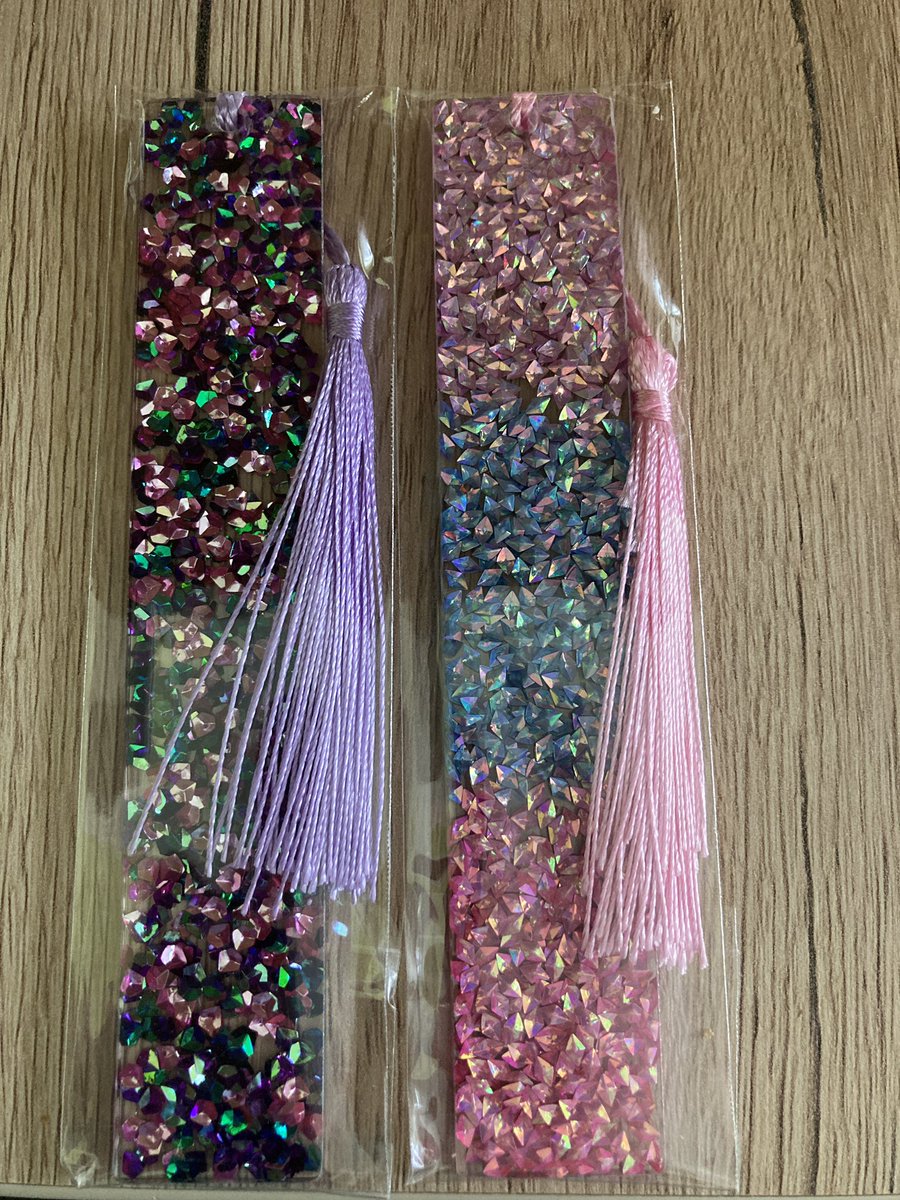 dashcamtruelove's tweet image. New glittery bookmarks 🔖✨🩷 #keepinitclassy