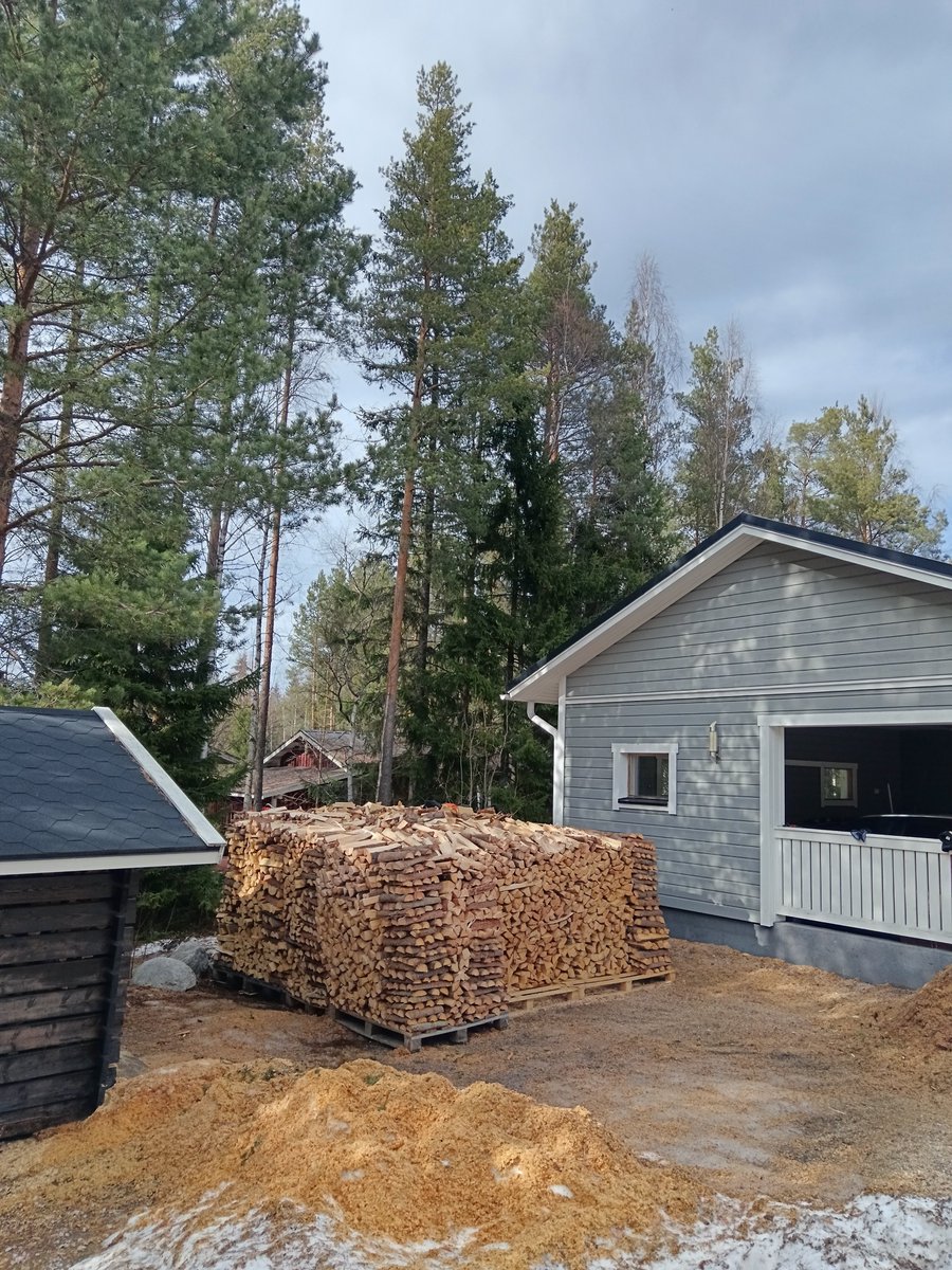 jukka38's tweet photo. 30m3 pinottua klapia nyt tehtynä. Josko nuolla pari talvea pärjäisi. #metsä #klapi #polttopuu https://t.co/cMwBMMfJoA