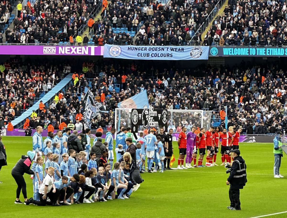 Yes lads @MCFCfoodbank @WeAre1894 👏