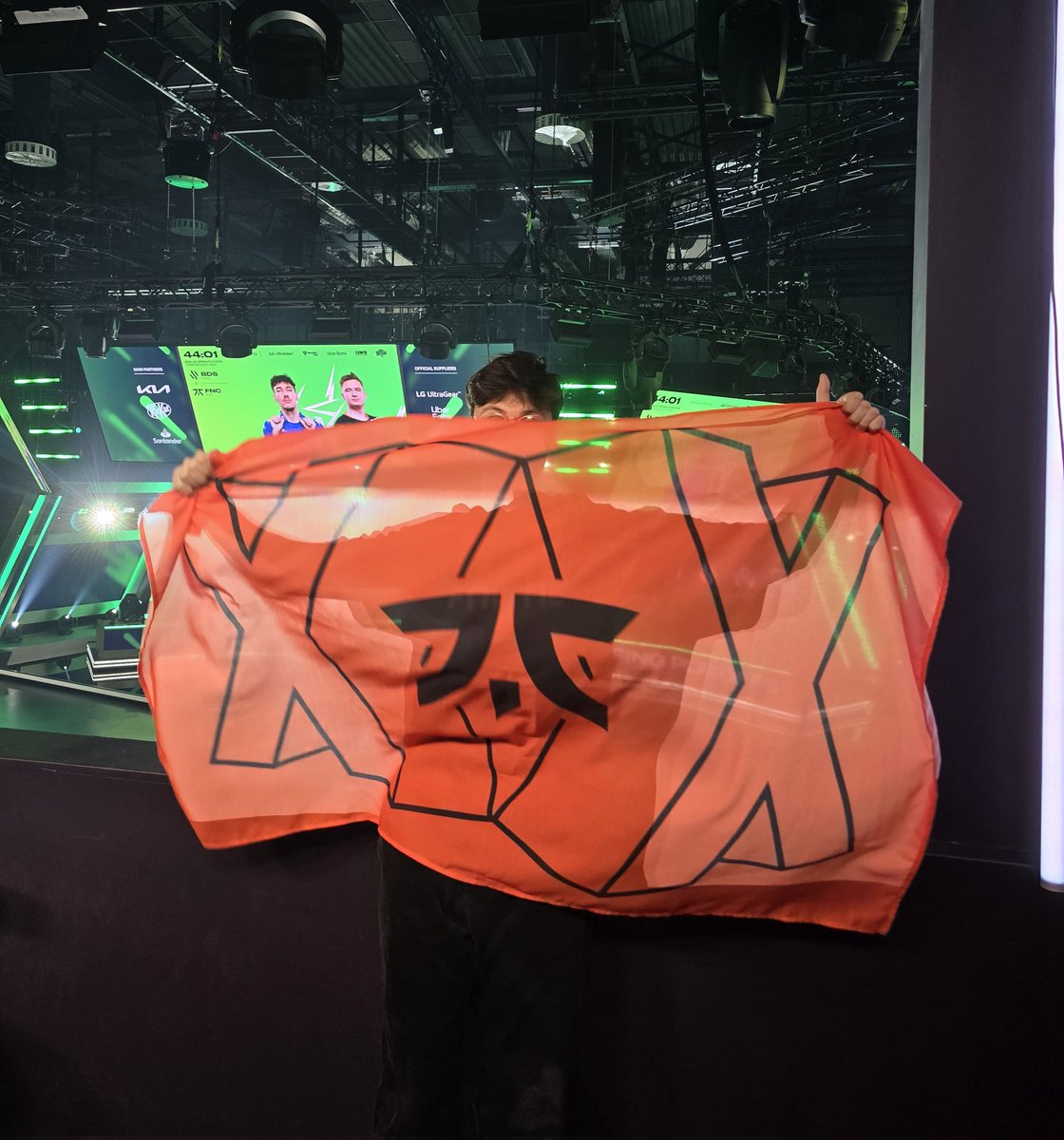 LAST BEST OF 5 TO MAKE IT TO MSI FNC VS BDS LIVE RIGHT FUCKING NOW IN THE STUDIO GET THE FUCK IN HEREEEEEE IF YOU WANT A FLAG LIKE MINE CHECK OUT THE STORE fna.tc/caedrel #ad