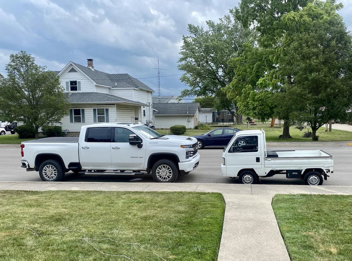 YIMBYLAND's tweet photo. These two trucks have the same bed length. https://t.co/gKxcmZf12E
