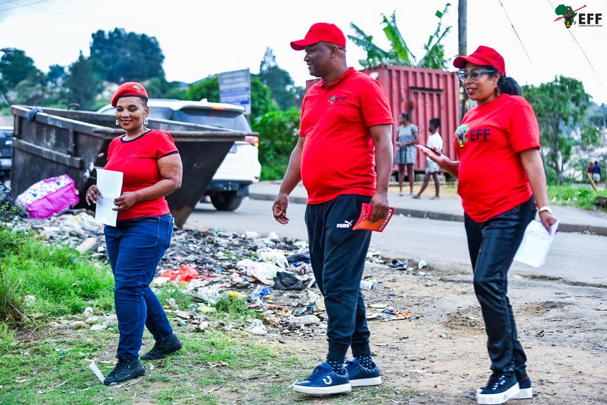 EFFKZN's tweet photo. ♦️In Pictures♦️

EFF SG @DlaminiMarshall on a campaign trail in eThekwini Ward 54. The SG is doing a door to door, umuntu emmntwini campaign and speaking to all our people who will go out and vote for the EFF on the 29th May 2024.

#MalemaForSAPresident https://t.co/4Y0AEAvlHe