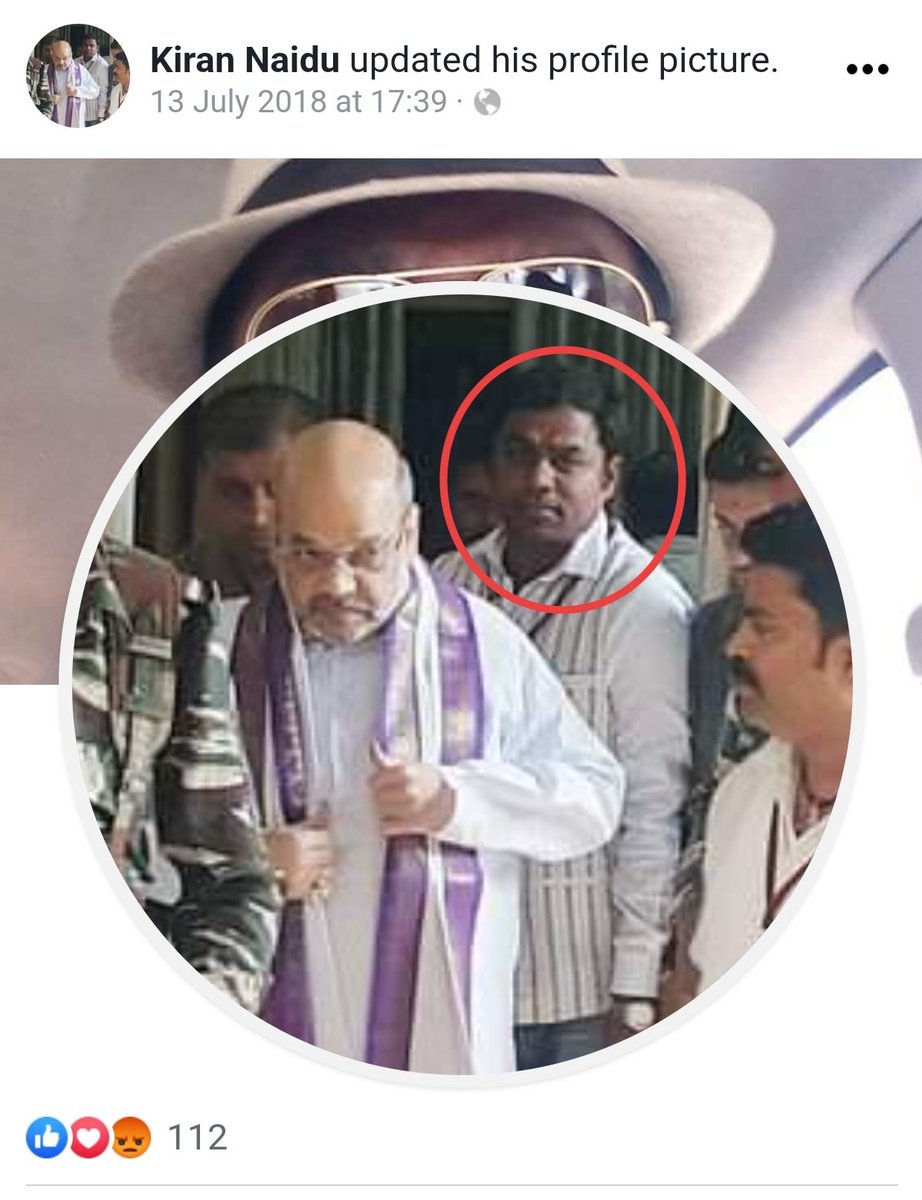 Amockx2022's tweet image. Breaking:
Congress candidate from Bangalore Central has complaint to ECI that officials took BJP agent/worker to take votes of old aged voters on ballot.
This man Kiran Naidu who is close aide of top BJP leaders went to voters with officials, to impact ballot votes. This is…