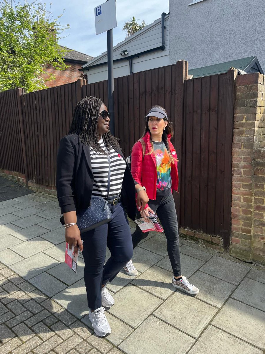 What a lovely day to be out campaigning with @DrRosena & @PutneyFleur for our Borough Canvass session in #Tooting! Lots of great conversations and enthusiasm for @sadiqkhan & @leoniec! Remember to use all three votes for @UKLabour on May 2nd 🌹