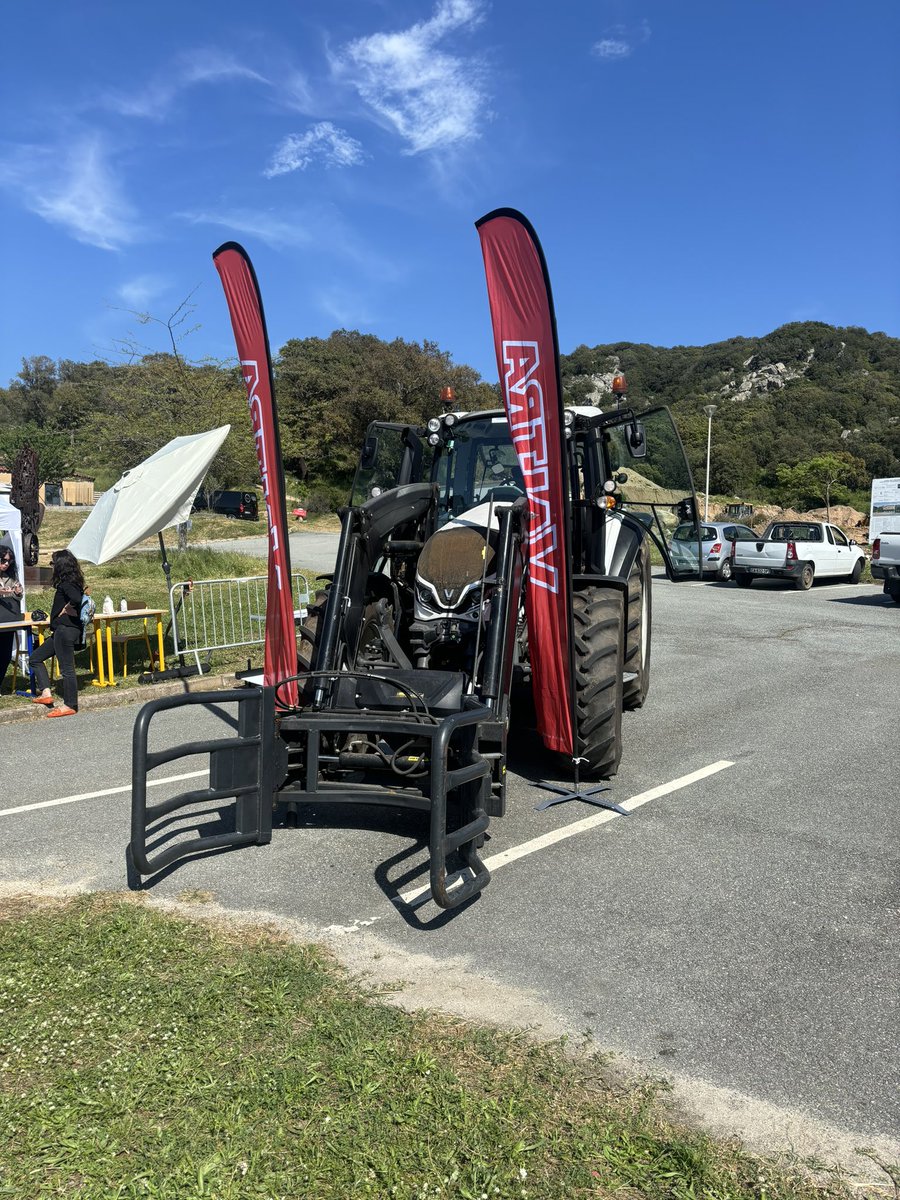 CPedinielli's tweet photo. Presente au lycee agricole de #Sartene pour cette belle manifestation, de nombreux stands et toute l’equipe du lycee mobilisée
bravo a tous et aux artisans .
A Fiera di u Campus AgriCorsica, Prima Edizioni
#odarc #msa https://t.co/VYJSCqAm8o
