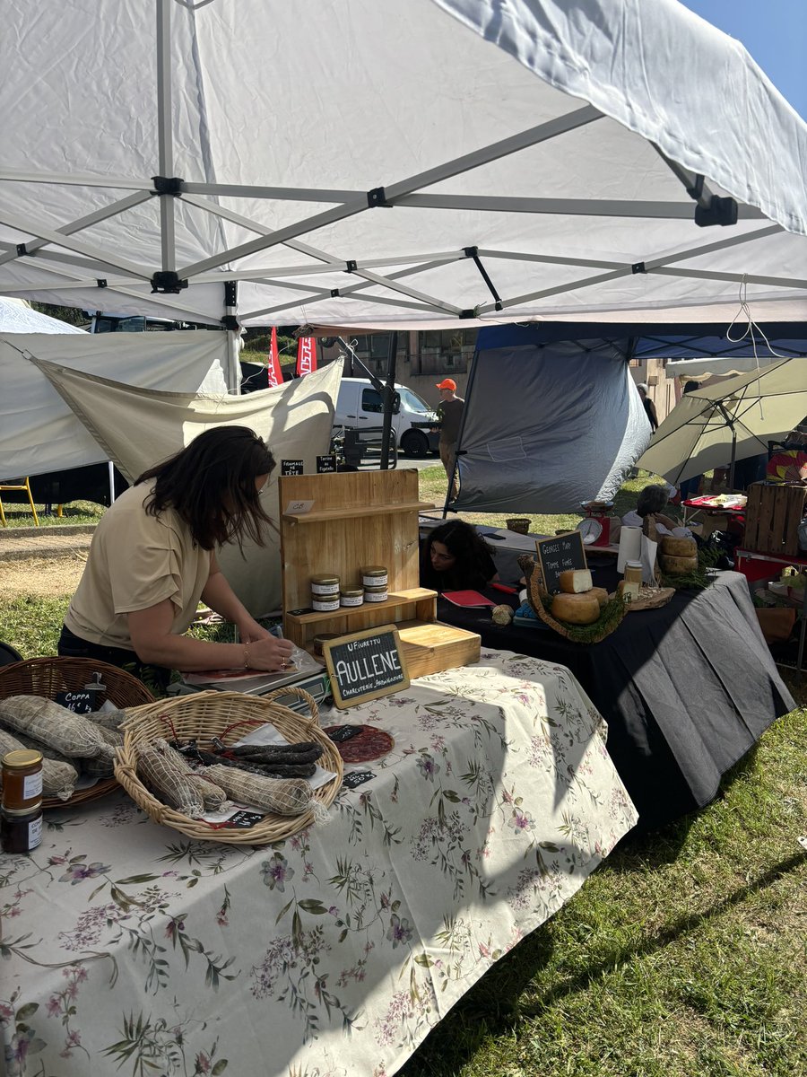 CPedinielli's tweet photo. Presente au lycee agricole de #Sartene pour cette belle manifestation, de nombreux stands et toute l’equipe du lycee mobilisée
bravo a tous et aux artisans .
A Fiera di u Campus AgriCorsica, Prima Edizioni
#odarc #msa https://t.co/VYJSCqAm8o