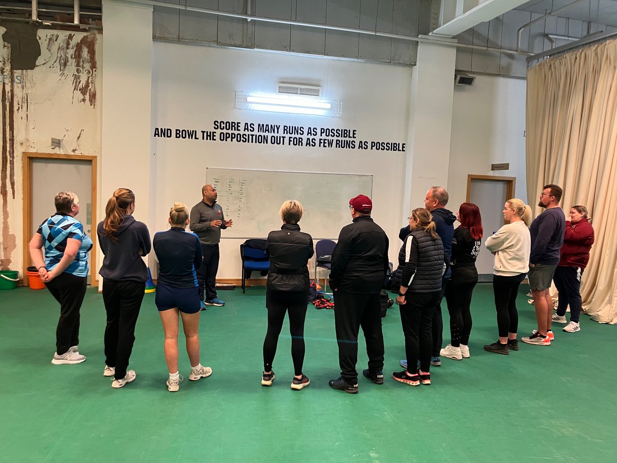 Underway with @Insideleader1 and @fieldingcoach at Headingley for the coaching females event @Yorkshirecb