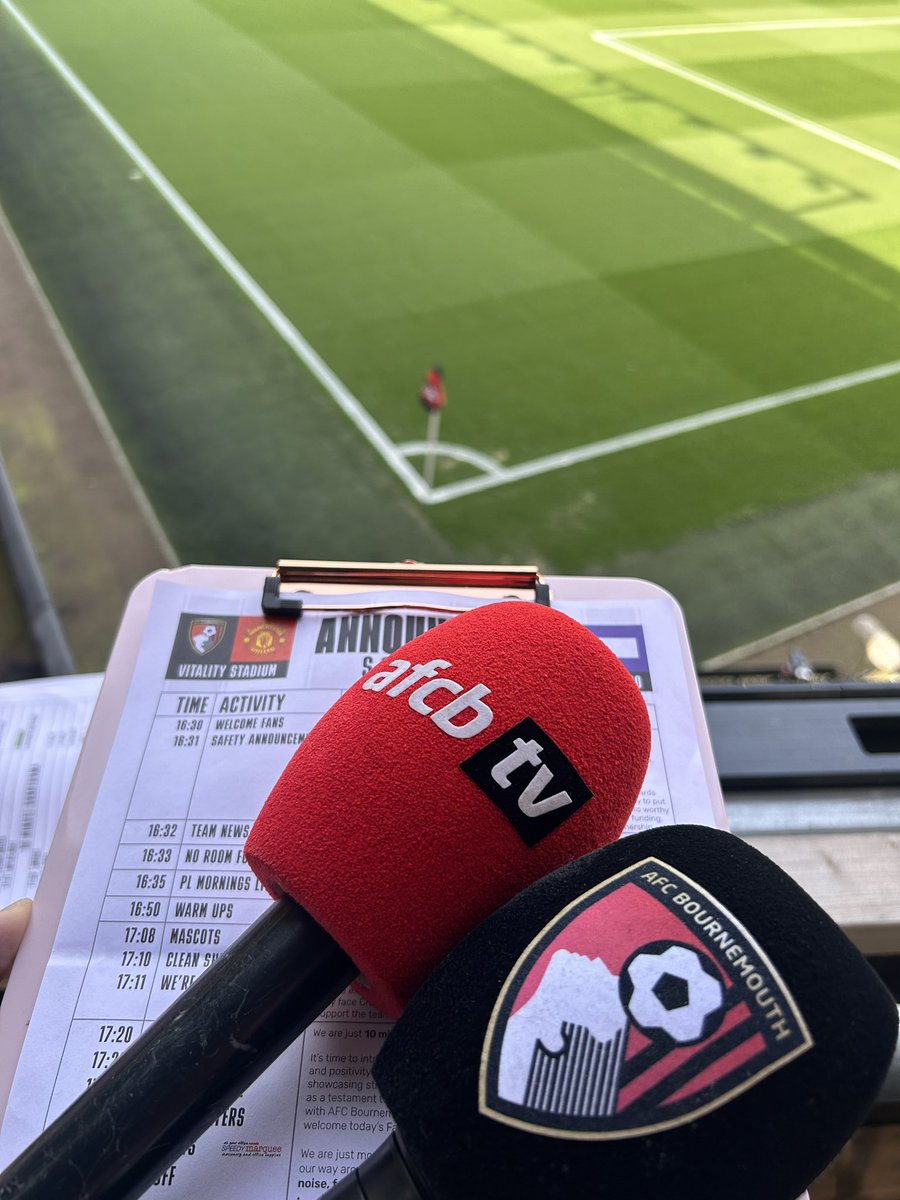 Honoured to be sitting in for the legend that is @bottomike at @afcbournemouth this afternoon, @ManUtd the visitors on a stunning afternoon on the south coast 😎🍒 #afcb #mufc