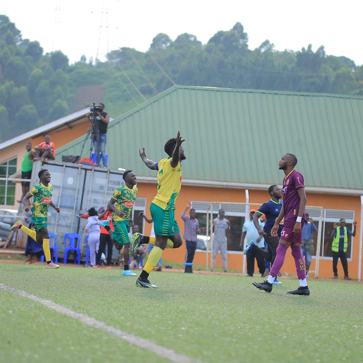 .@BulFc win on penalities to qualify to the semis. BUL ⚽6 : 5⚽ KCCA #StanbicUgandaCup
