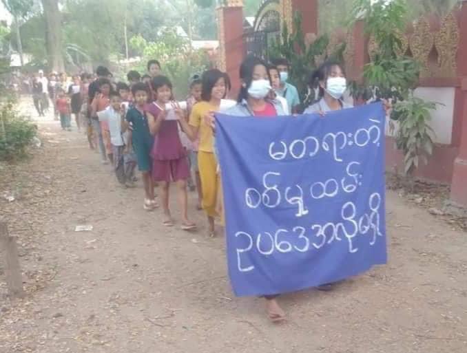 TostevinM's tweet photo. Myanmar marks the Thingyan holiday and people protest against the junta in multiple places, doing what they can for this new year to be one in which they bring an end to military rule and peace to the country. #WhatsHappeninglnMyanmar https://t.co/unSzGQejvd