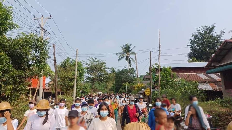Myanmar marks the Thingyan holiday and people protest against the junta in multiple places, doing what they can for this new year to be one in which they bring an end to military rule and peace to the country. #WhatsHappeninglnMyanmar