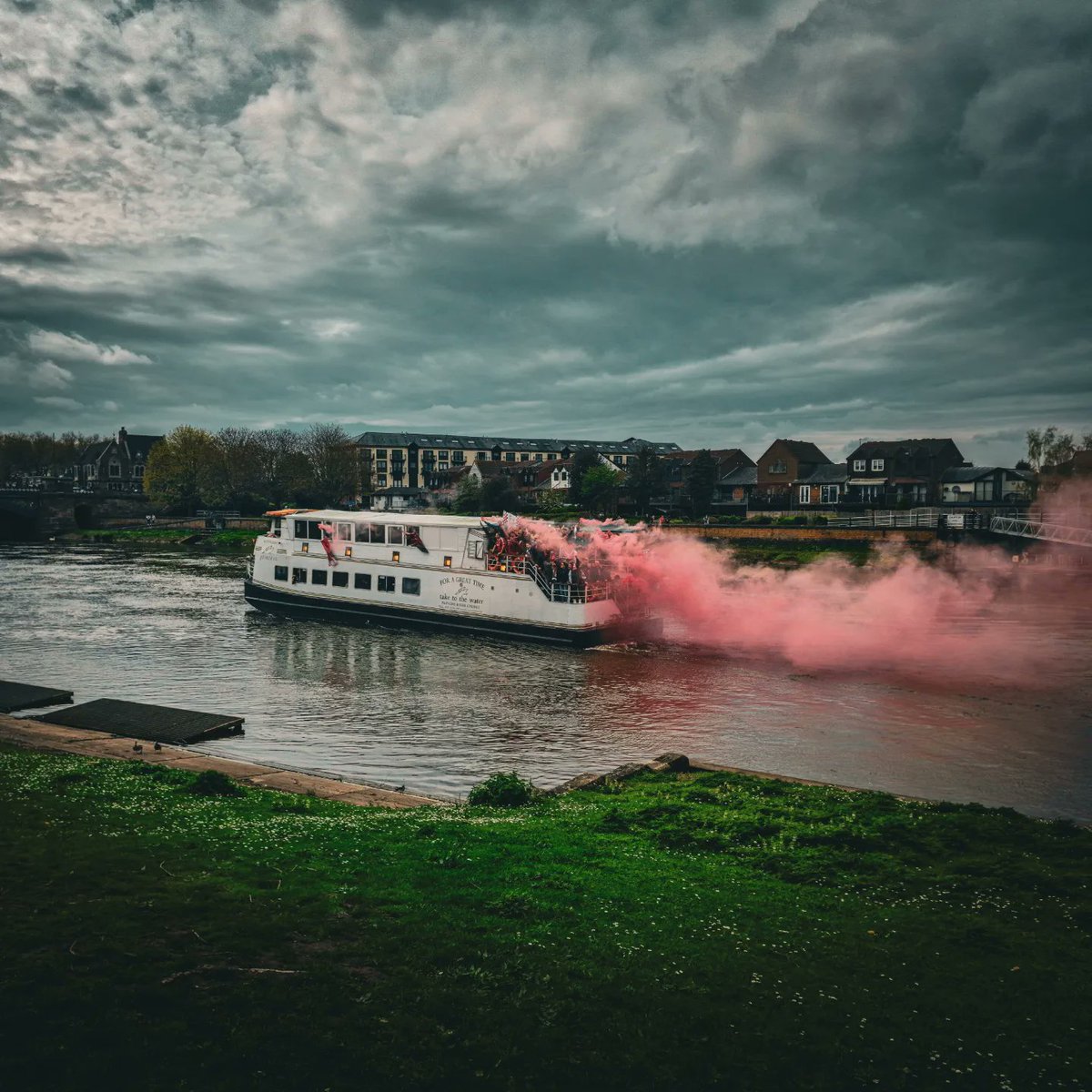 siwathall's tweet photo. @Forza_Garibaldi pre Wolves party boat 🛥🔴⚪️🌳🍻 #nffc #nottinghamforest #forzagaribaldi #footballfans #forest https://t.co/li7umD7SKr