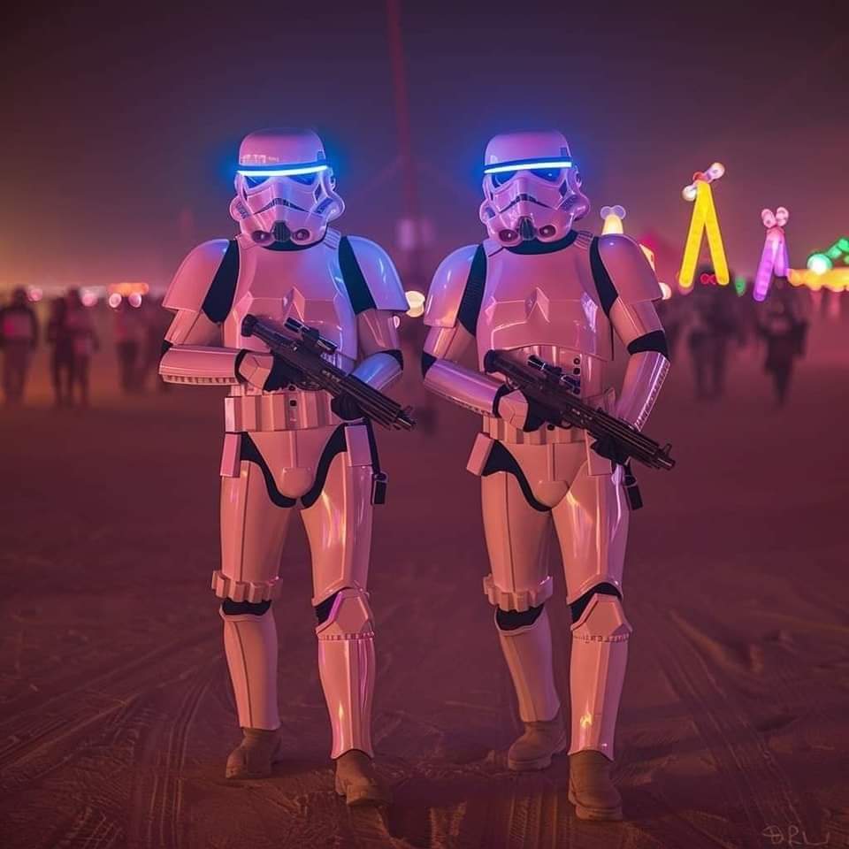 StarWarsEs's tweet photo. Rave Star Wars... 🤪 1/3 https://t.co/rY4zodmJs7