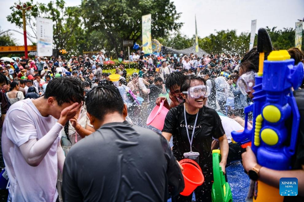 CenterYunnan's tweet photo. Water Splashing Festival is one of the most awaited and enjoyed tourist attractions in #Yunnan, #China. Large number of people from inside and outside China come, participate in &amp; enjoy festivities. @DiscoverYunnan @GoKunming 
#ChinaSaysHello  
(Photos courtesy Chinese media.) https://t.co/oBv4ijTt9m