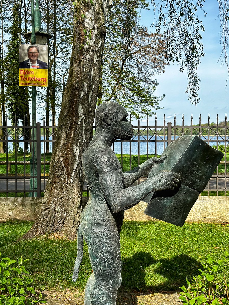 KaiDiekmann's tweet photo. Jetzt schaut ihm beim Zeitungslesen auf jeden Fall jemand 24/7 über die Schulter! @BjoernTeuteberg @fdp_potsdam https://t.co/sGChO15mvL