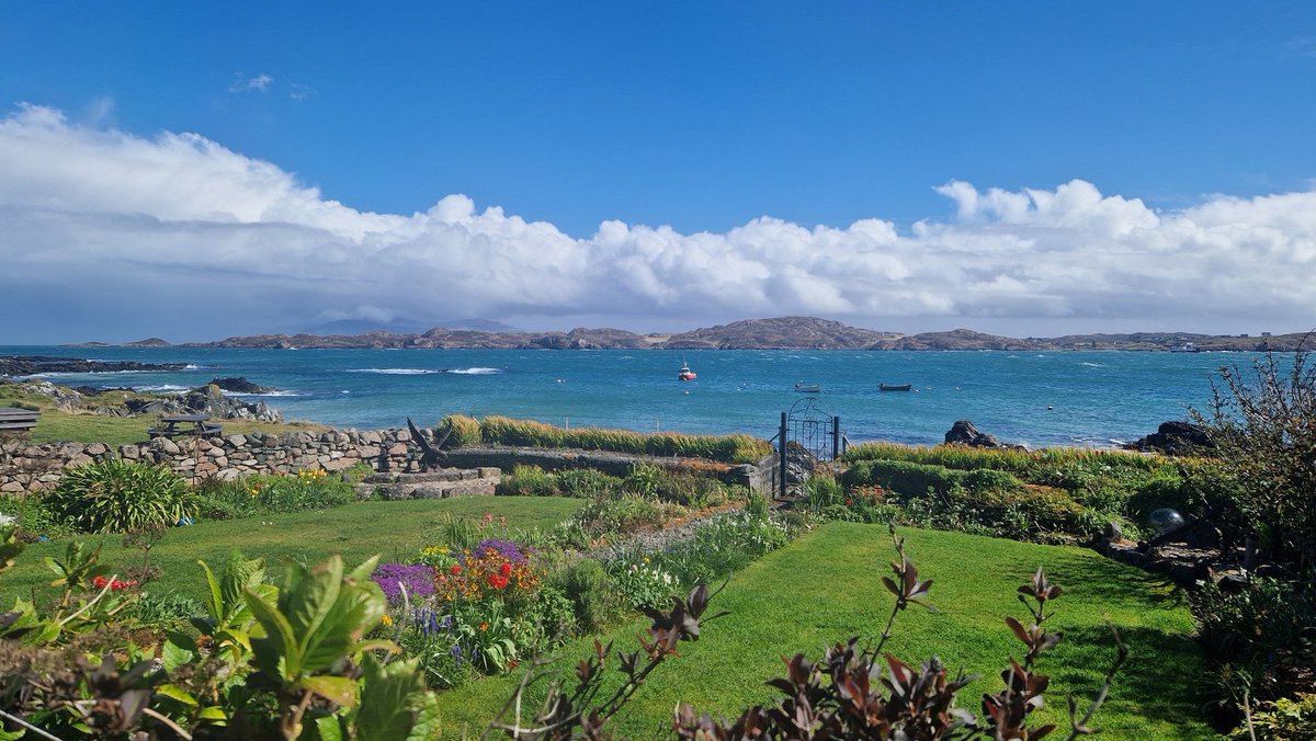 EileanIdhe's tweet image. Out 'n about in the village earlier this afternoon putting up notices in hotels &amp;amp; noticeboards for our Mass/service times - it was very windy with rain showers but I got a break in the weather. Some ferry disruption with the wind &amp;amp; swell #isleofiona #thinplace #iona #SoundofIona