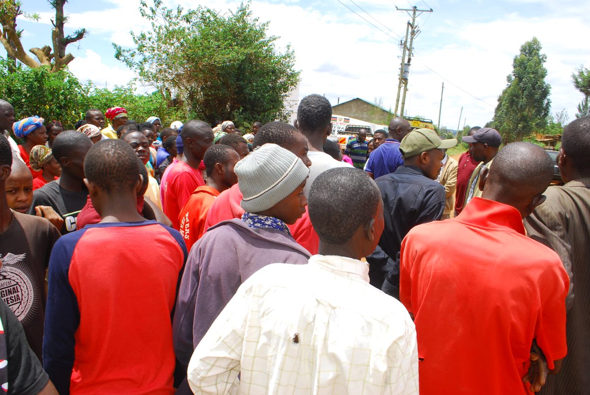 🔴Construction works along Matunda-Mtoni police-Nangili 7km road. 🔴 Project done by the Likuyani Constituency Roads Committee in collaboration with KERRA under my patronage. Activities: ✅Grading . ✅Gravelling . ✅Installation of culverts. ✅Bush clearing. 📍Kongoni ward.