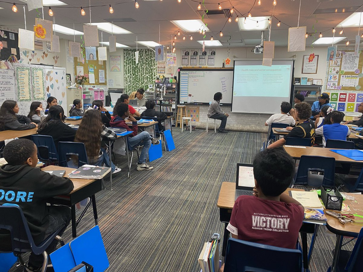 burbankabc's tweet photo. Thank you to our former Bulldogs that are now at Gahr for spending the morning with our 6th grade students sharing knowledge and making connections! Great drug awareness interactive presentation and exciting football game! ABC students rock!!!! @burbankabc https://t.co/9v1THoFZ1Y