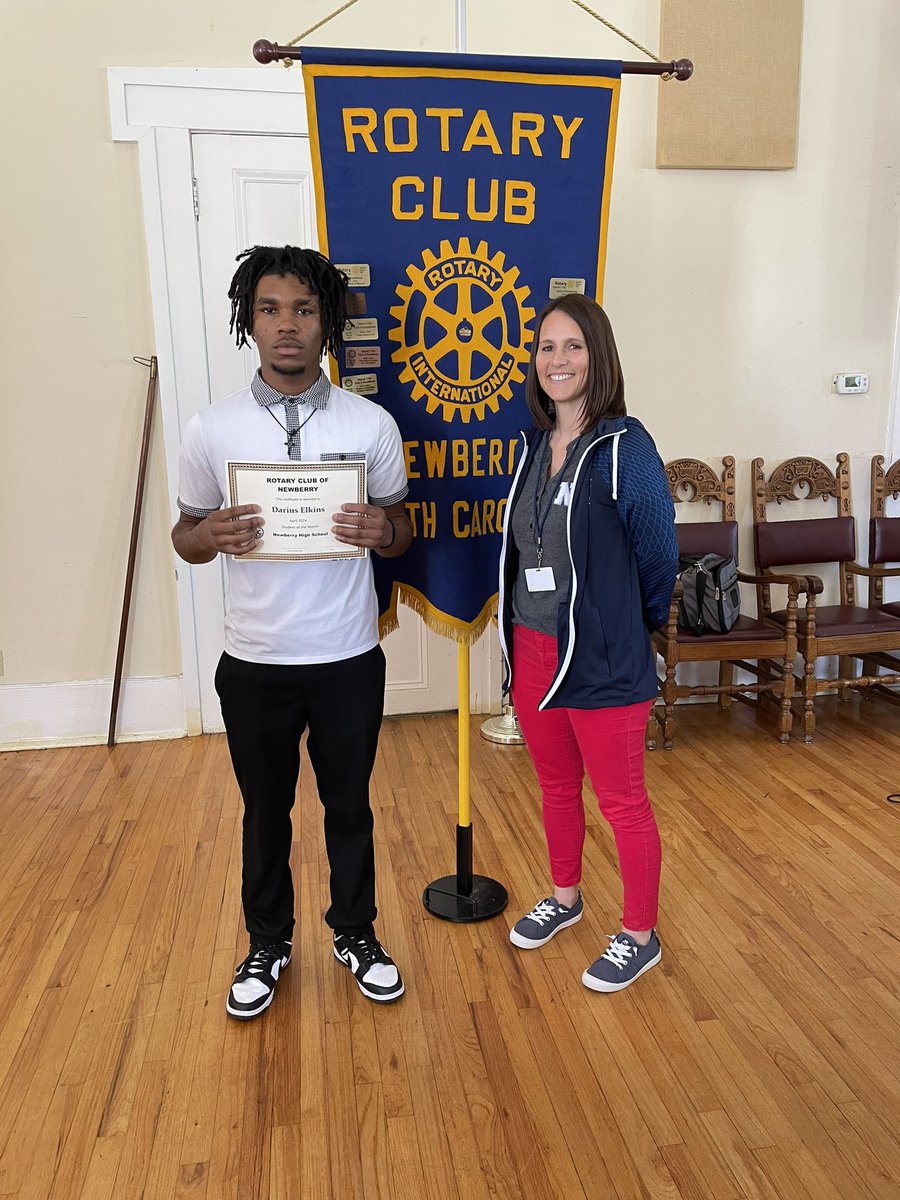 Newberry_HS's tweet image. ✨Student Spotlight: Darius Elkins✨

Congratulations, Darius, for being Rotary Club Student of the Month! 

Thank you, Rotary Club of Newberry, for supporting our students! #IamNHS