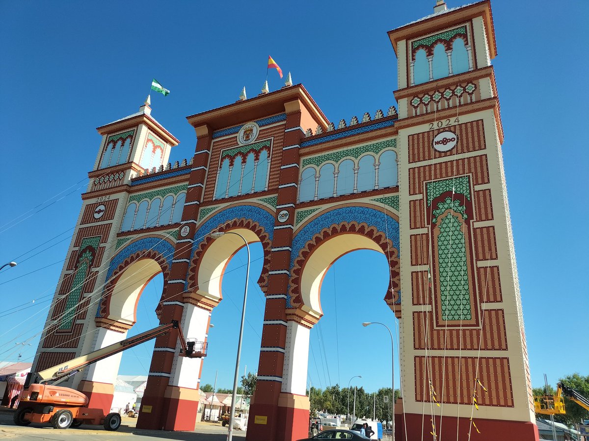 🔴🟡 Empieza la Feria de Abril
 y los servicios públicos municipales estarán dando lo mejor de sí mismos.  24/7 💃🏻🪭
-Limpieza y porterías 
-Parques y Jardines
-Zoosanitario
-Fiestas Mayores
-Salud 
-Protocolo
-Policía Local 
-Bomberos... 

Muchas gracias a todos y todas