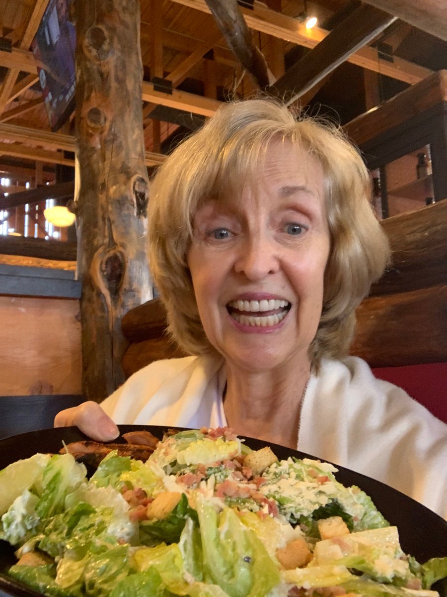 watersedge's tweet photo. Just discovered the joy of Montana's Chicken Caesar Salad! 🥗 It's a vibrant blend of fiber &amp; protein that's genuinely a nutritious treat for both the eyes and the palate. Let's celebrate health with every scrumptious bite! 🥳 #HealthyEating #SaladLoversUnite https://t.co/abmLezrLN6