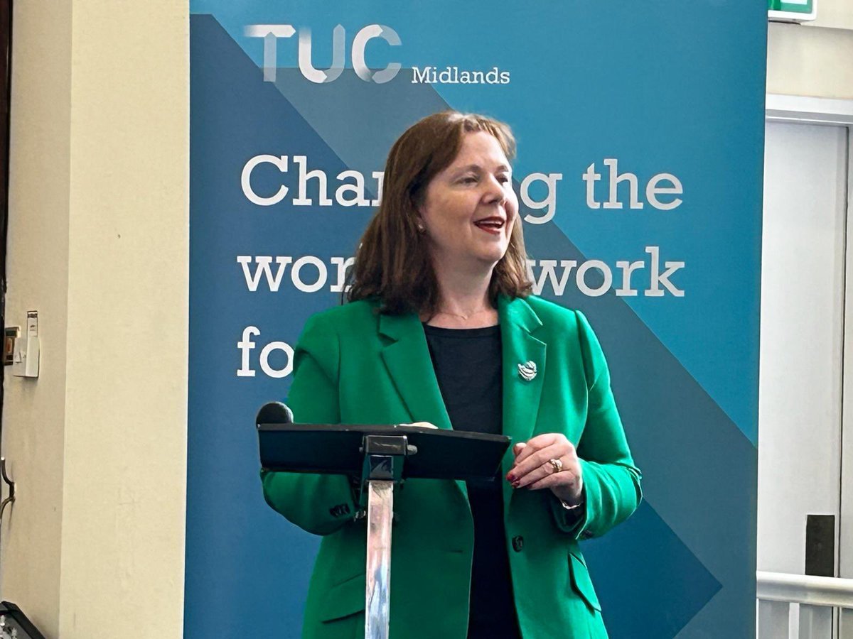 philipsoper18's tweet photo. Speaking at the TUC conference https://t.co/77bwdyS357