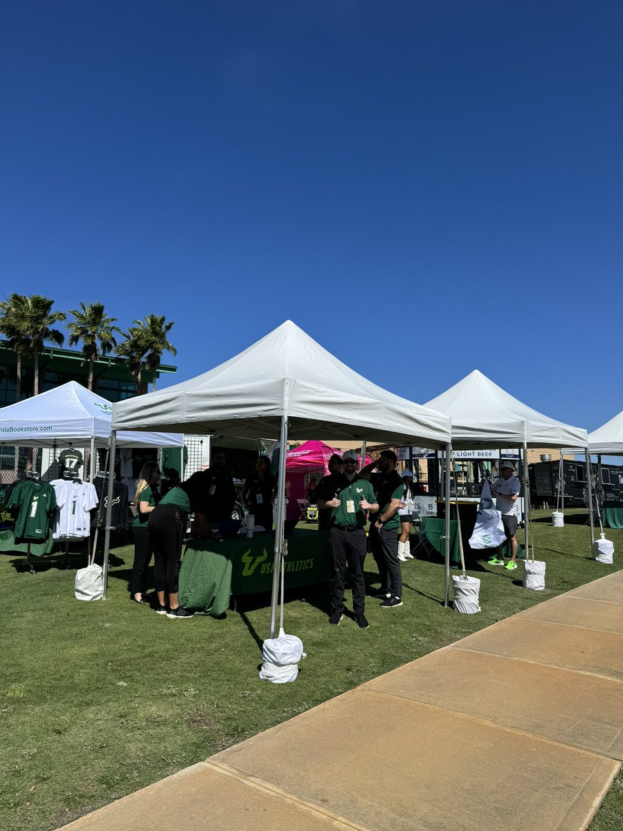 HaleeThomasUSF's tweet photo. Come find the Sales Tent and you’ll find your awesome Reps!! 😊 If you don’t have Season Tickets come get them and meet your new Rep! 🤘🏼 https://t.co/bdrOAvSn7m