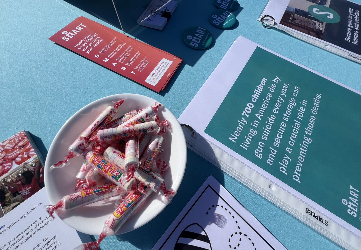 AnnDubDub's tweet photo. We are excited to see kids and their grownups at #RollAndRead spreading the #BeSMART word to parents, at Evergy Plaza this morning in Topeka. #MomsAreEverywhere https://t.co/4QBNEuqqA9