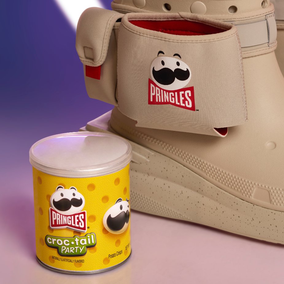 JustFreshKicks's tweet photo. Pringles x Crocs Collection Releases April 16th 😋 https://t.co/odi30DRVt7 https://t.co/NPC2QfIRIe