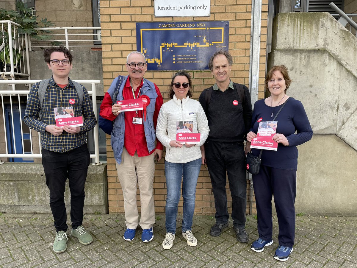 Pleasure to spend a sunny afternoon with a brilliant team in Camden Town building support for @SadiqKhan and @anne_clarke! 🌹@CamdenLabour🗳️