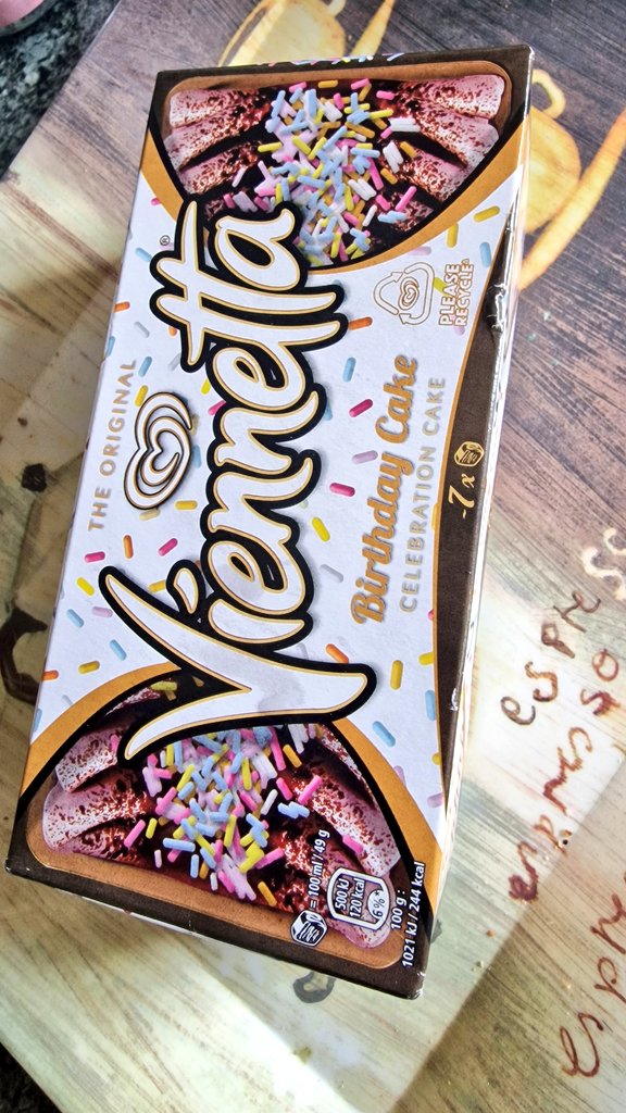 Omg boyfriend just brought this back from the shops! Best birthday weekend. Viennetta, the height of sophistication in the 80s, BIRTHDAY edition! Best boyfriend. #BestBoyfriend #Viennetta
